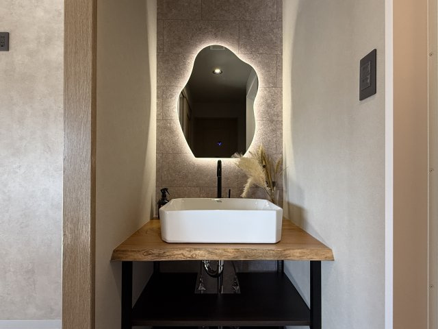 ロータリーマンション大津・京町　天然木フルリノベーションの独立洗面台