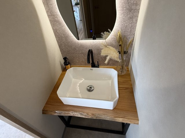 ロータリーマンション大津・京町　天然木フルリノベーションの独立洗面台