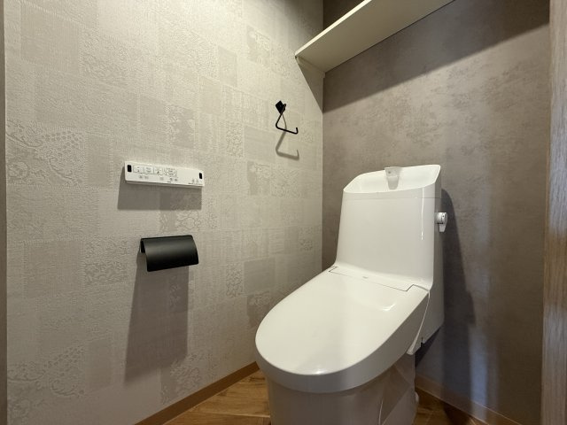 ロータリーマンション大津・京町　天然木フルリノベーションのトイレ