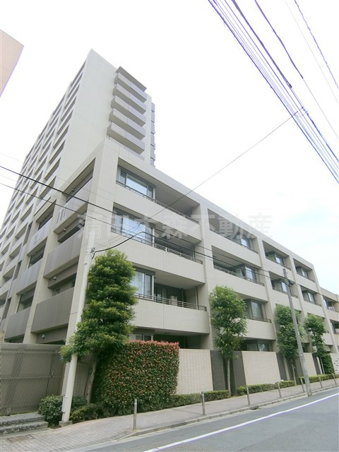 イニシア多摩川の外観|2009年9月築　RC鉄筋コンクリート造地上15階建て総戸数92戸の分譲マンション
東京都大田区本羽田2丁目　京急空港線糀谷駅徒歩9分
