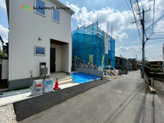 見沼区南中野　第2　新築戸建　リーブルガーデン01の前面道路含む現地写真