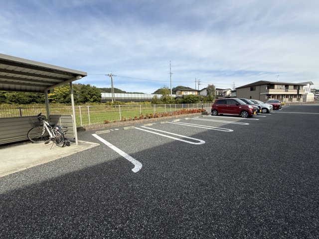 セレーノ　カーサⅡの駐車場