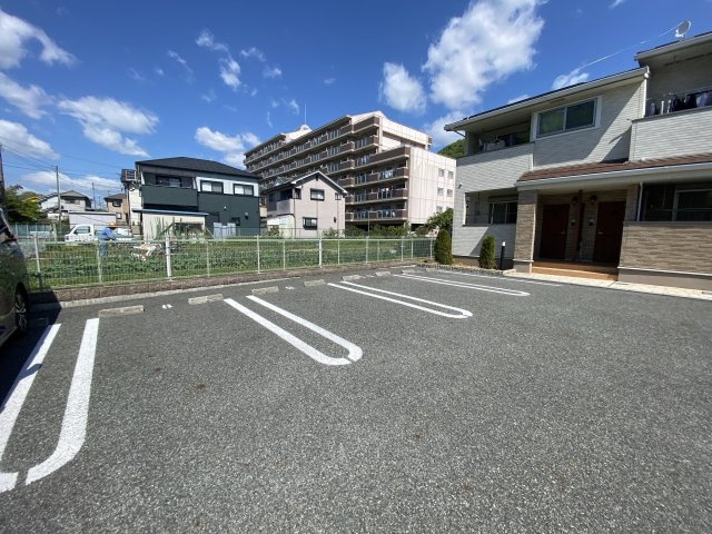 ブラウベルク青山の駐車場