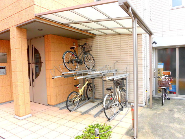 メゾンエミーナのその他共用部分|★敷地内屋根付きの駐輪場★