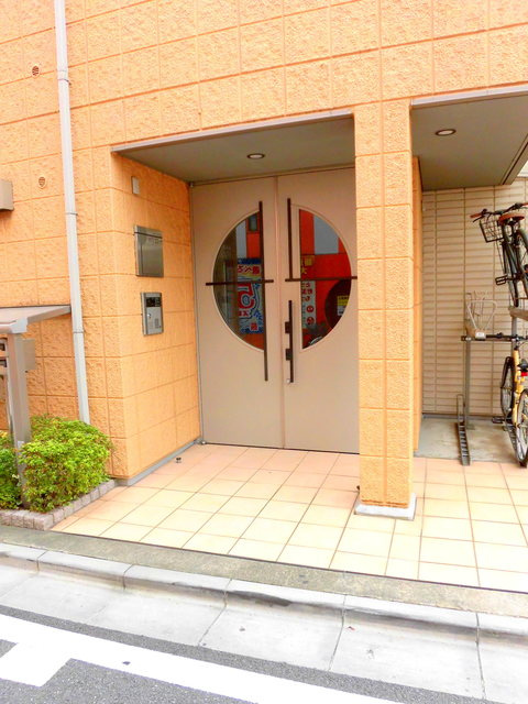 メゾンエミーナのエントランス|★安心のオートロック付きマンション★