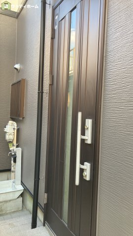 川口市長蔵3丁目　中古一戸建ての玄関