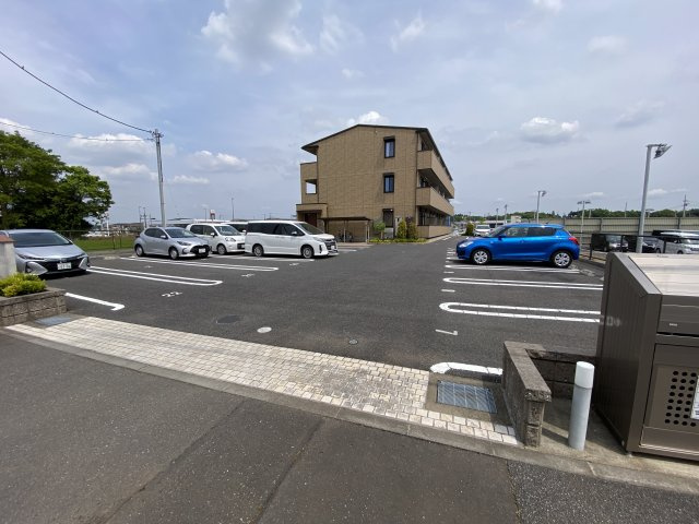 エバーグリーンの駐車場