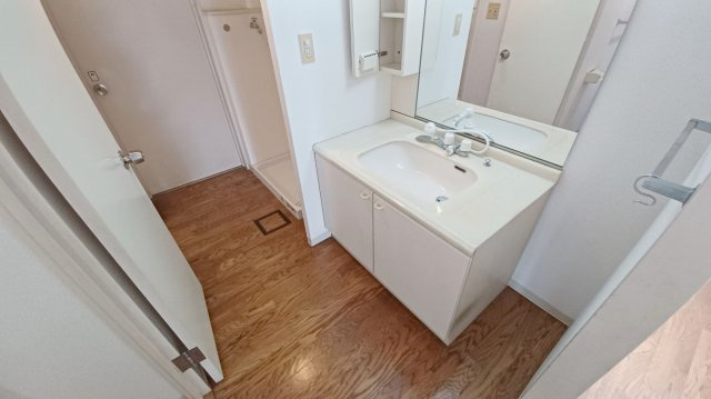 パークタウン五領第6団地5階の内装|東側洗面室