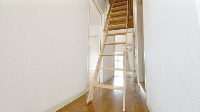 パークタウン五領第6団地5階の内装|東側物置入口