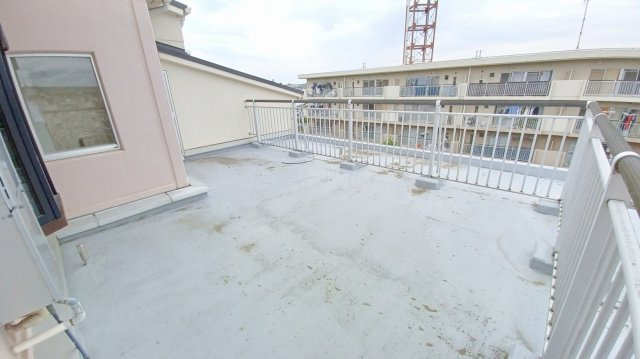 パークタウン五領第6団地5階の内装|東側ルーフバルコニー