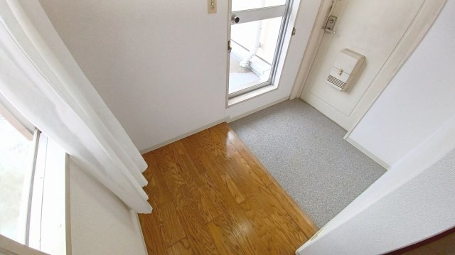 パークタウン五領第6団地5階の内装|西側玄関