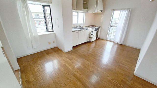 パークタウン五領第6団地5階の内装|東側ダイニングキッチン