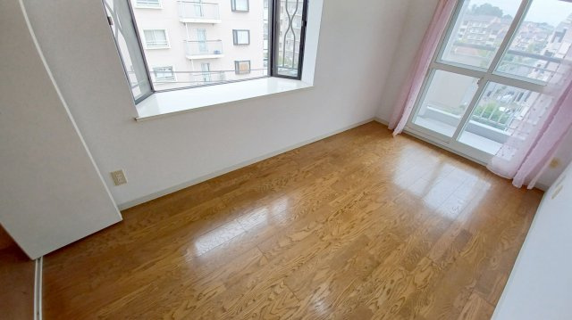 パークタウン五領第6団地5階の内装|東側洋室