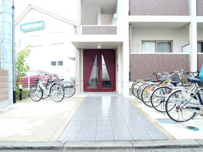 【エントランス】 | ルネス上牧