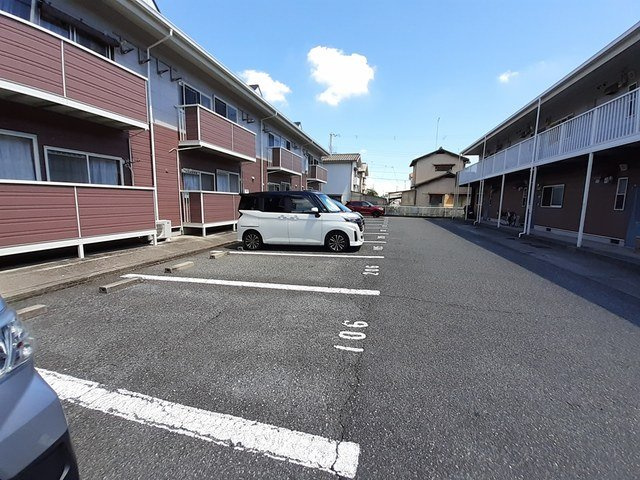 玲巧－ハイツ２の駐車場