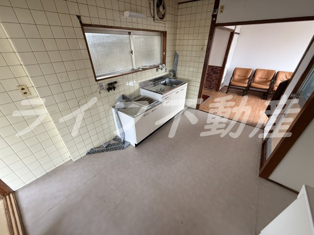 セントラルパークビルの居間・リビング|こちらのリビングで趣味の時間をお楽しみください