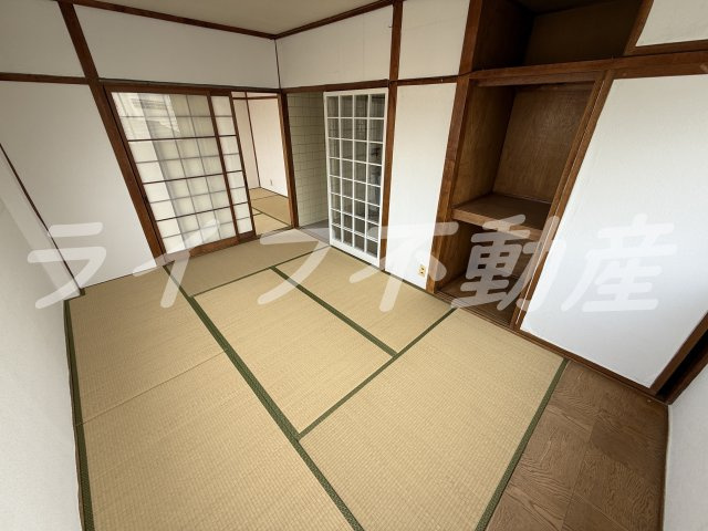 セントラルパークビルの寝室|広くて明るい寝室