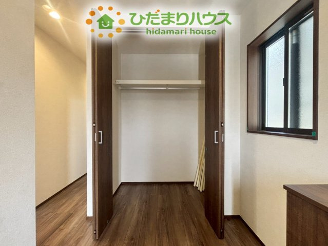熊谷市上之　第8期　新築一戸建て　ワイウッドコート　04の収納|空間を活用したホール収納★
日用品のストックや家族共有の荷物をここにまとめることで、お部屋が散らかるのを防げますね！