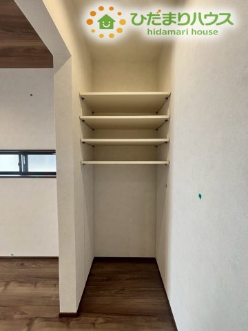 熊谷市上之　第8期　新築一戸建て　ワイウッドコート　04の収納|空間を活用した便利な可動棚式収納です！