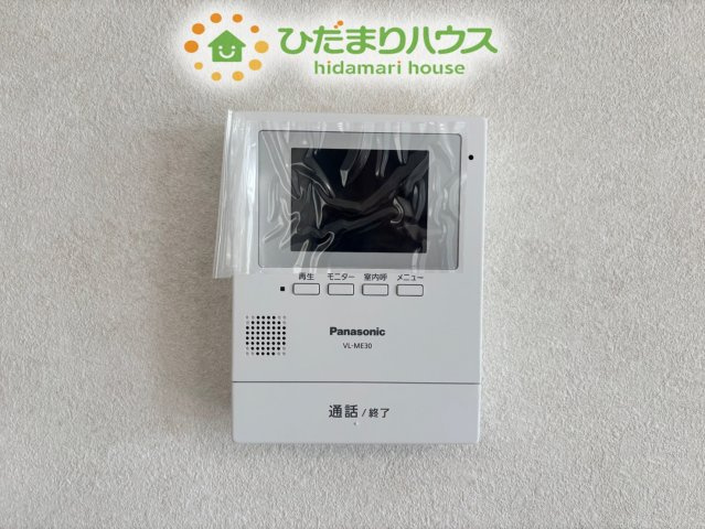 熊谷市上之　第8期　新築一戸建て　ワイウッドコート　04のセキュリティ|来客の顔を室内からしっかり確認できる、カラーモニター付きのインターホンです！
防犯性が高く、お子様のお留守番中も安心感が違いますね！