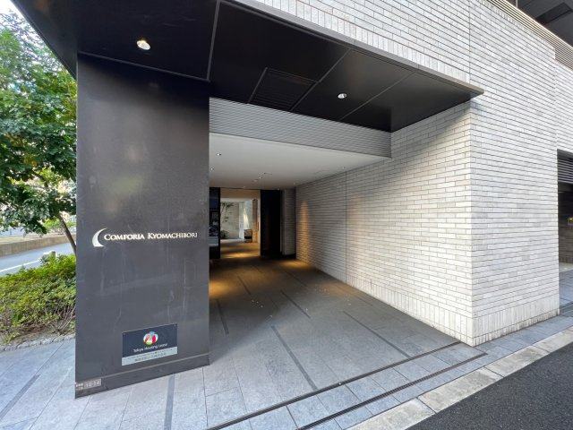 コンフォリア京町堀のエントランス