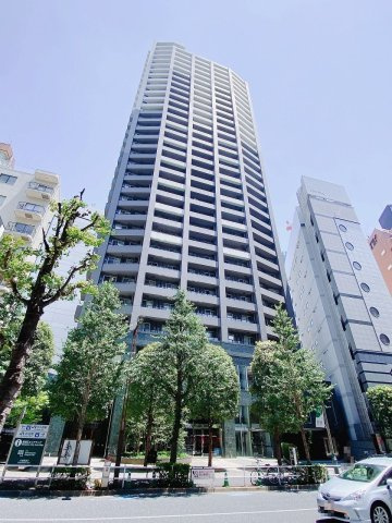 ファーストリアルタワー新宿の外観