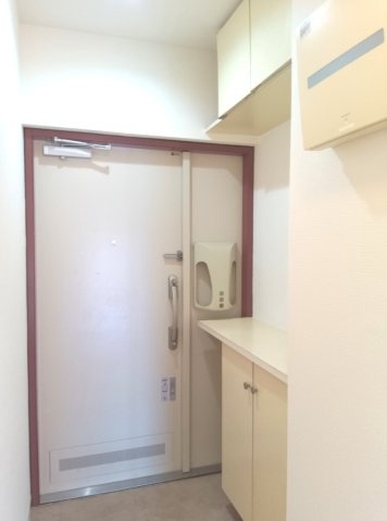 岡本センチュリーマンションの玄関