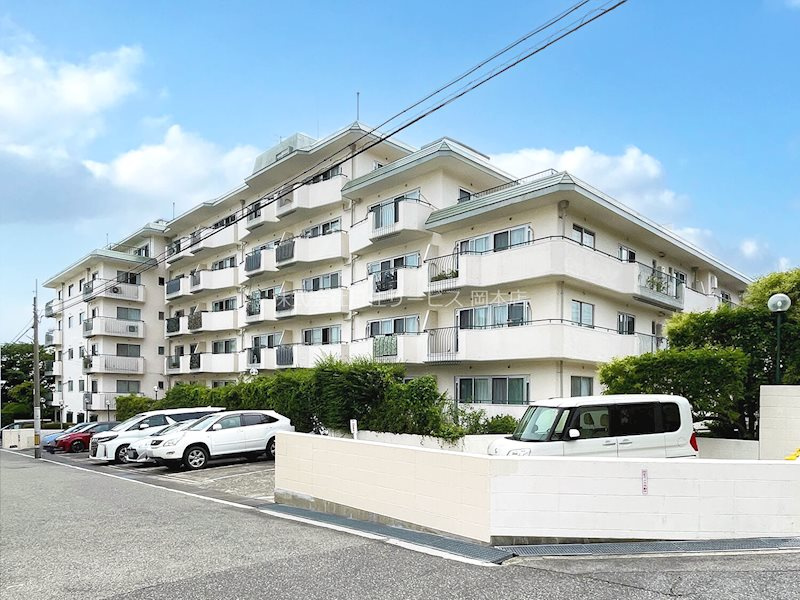 岡本センチュリーマンションの外観|建物外観写真です。