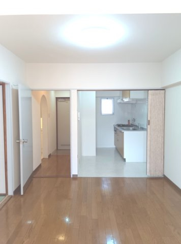 岡本センチュリーマンションの居間・リビング