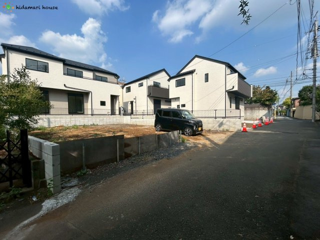 見沼区大和田町　新築戸建　TIARA03の前面道路含む現地写真