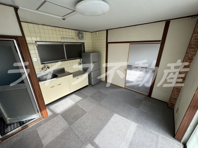 セントラルパークビルの居間・リビング|使いやすいリビングです