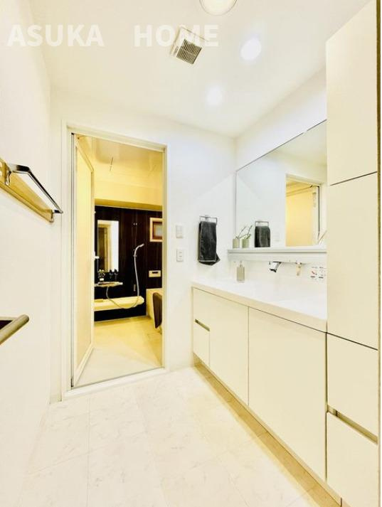 ピュアハイツ南万騎が原の独立洗面台|独立洗面台、朝の身支度には欠かせません