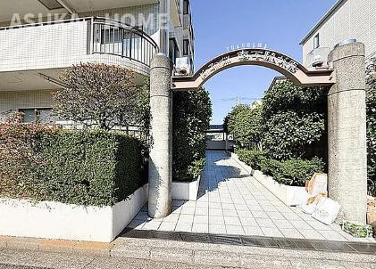 ピュアハイツ南万騎が原のエントランス|落ち着いたエントランスです