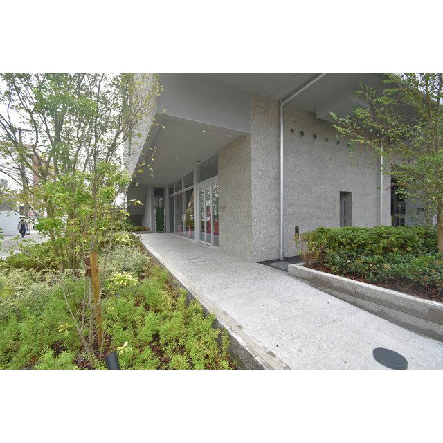 TOPAZ江坂のエントランス