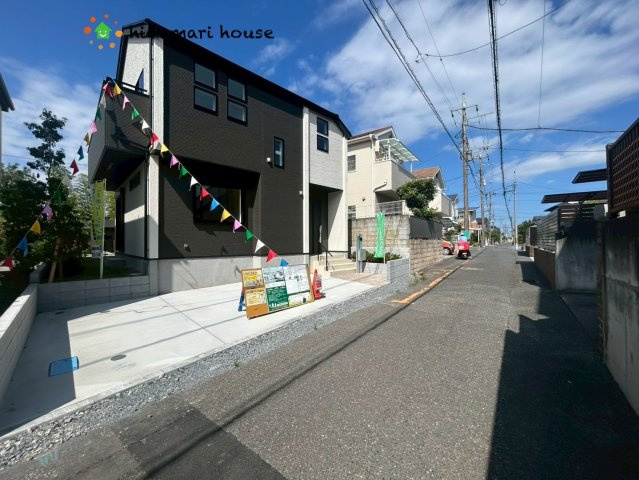 見沼区大和田町　新築戸建　TIARA01の前面道路含む現地写真