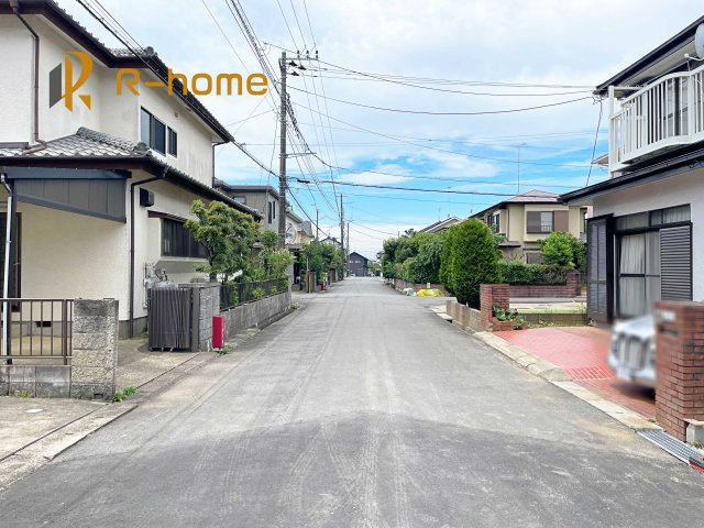 牛久市岡見町第4　新築戸建て　1号棟の前面道路含む現地写真|『今から見たい！』大歓迎です♪
お気軽にＲ－ｈomeまでお問い合わせください。