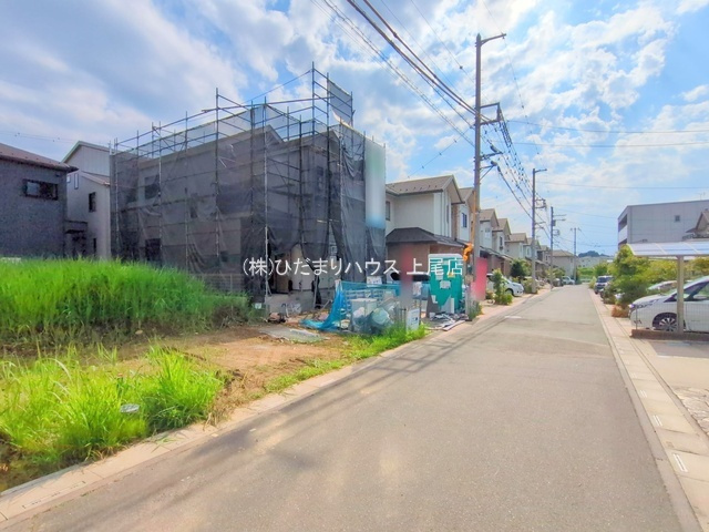 西区西大宮第1期　新築戸建　ハートフルタウンAの前面道路含む現地写真