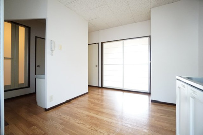 【居間・リビング】 | ウエストハイツⅡ | ※同物件・反転タイプの写真です。