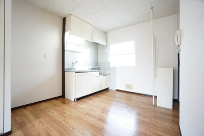 【居間・リビング】 | ウエストハイツⅡ | ※同物件・反転タイプの写真です。