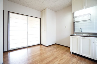 【居間・リビング】 | ウエストハイツⅡ | ※同物件・反転タイプの写真です。