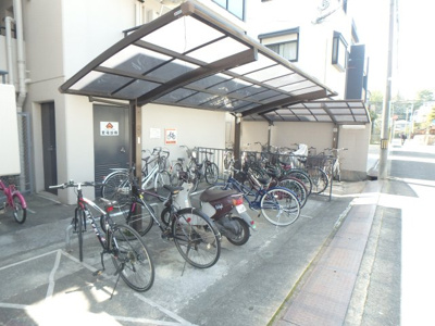 【その他共用部分】 | ダイドーメゾン甲東園 | 屋根付き駐輪スペースです