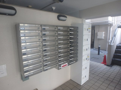 【その他共用部分】 | ダイドーメゾン甲東園 | 集合ポストと宅配ボックスです