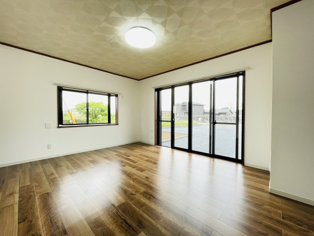 【居間・リビング】 | 本庄市今井　中古戸建