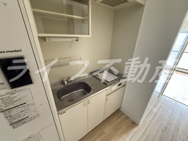 ファースト・ネットのキッチン|コンパクトなキッチンで掃除もラクラク