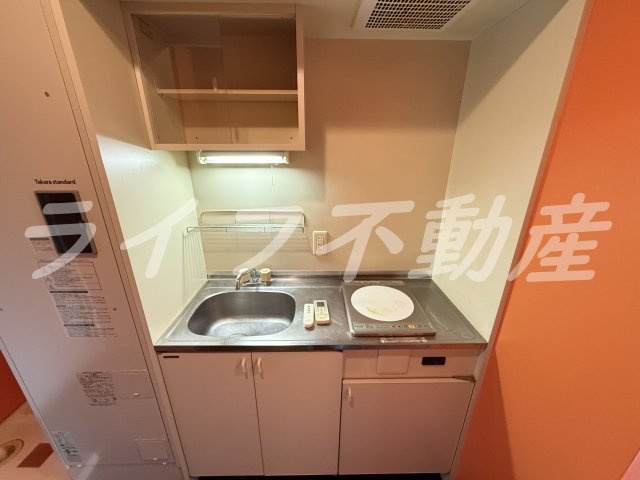 ファースト・ネットのキッチン|コンパクトなキッチンで掃除もラクラク