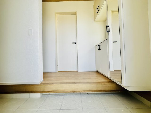 平塚市南金目  1号棟 11期の玄関