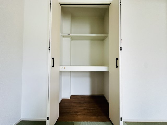 平塚市南金目  1号棟 11期の収納
