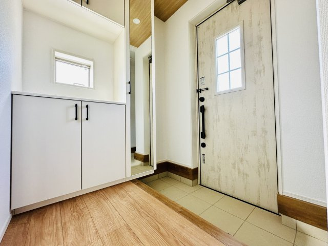 平塚市南金目  1号棟 11期の玄関