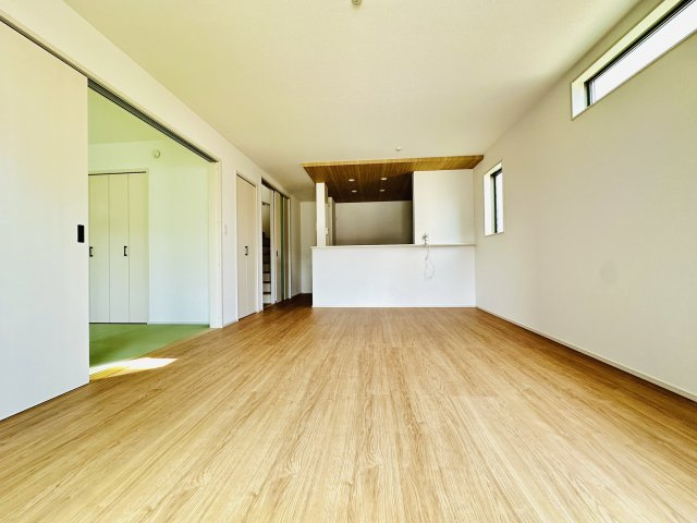 平塚市南金目  1号棟 11期の居間・リビング