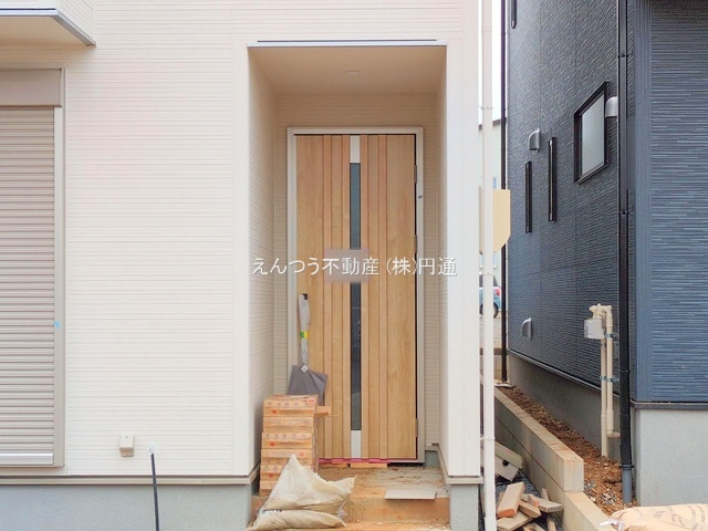 リーブルガーデン西高山町の玄関